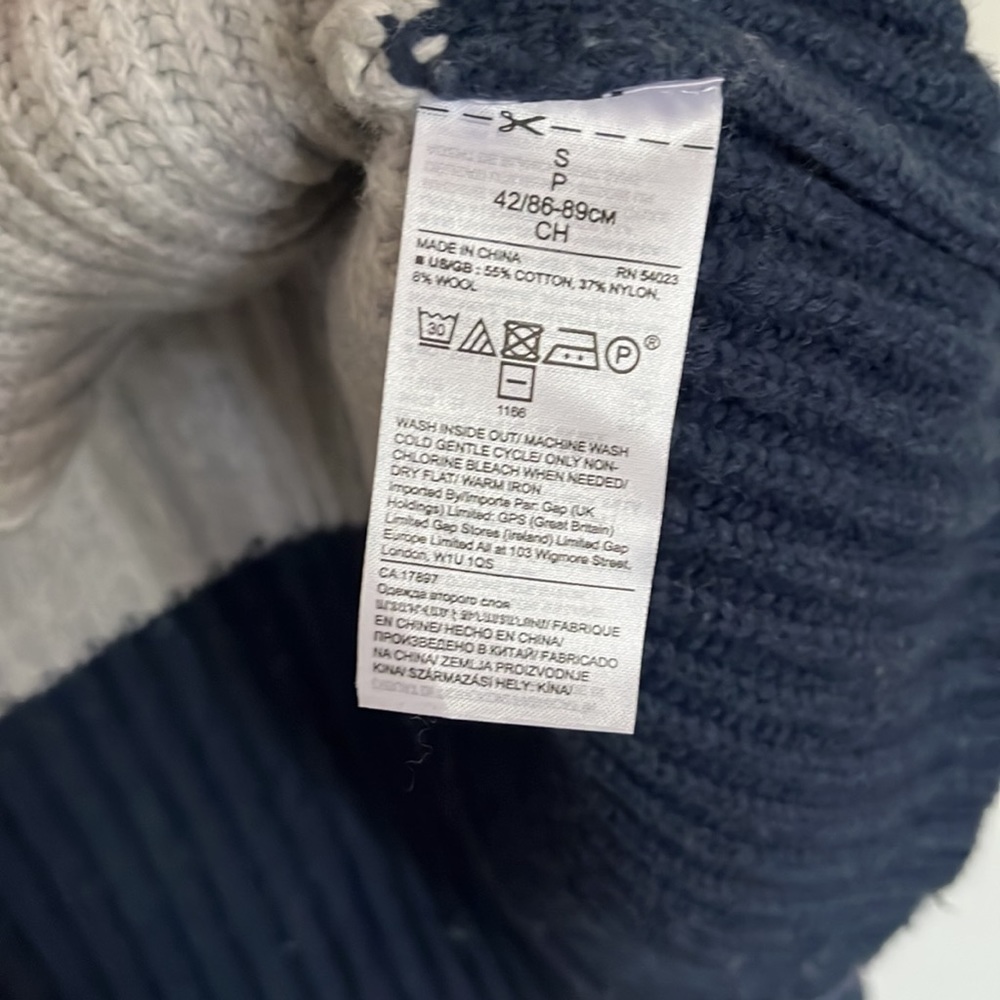 Sweater - Picture 4 of 6